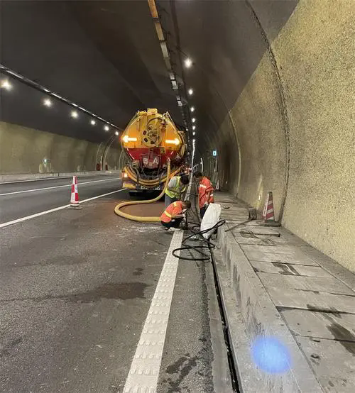 怀柔隧道排水渠清淤